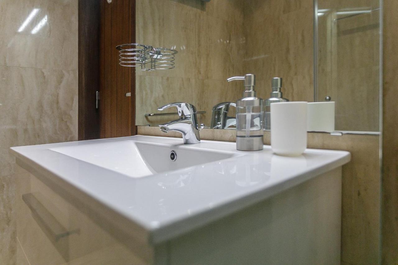 Lovelystay - Spacious 3Br Flat With Ac And Balcony 波尔图 外观 照片